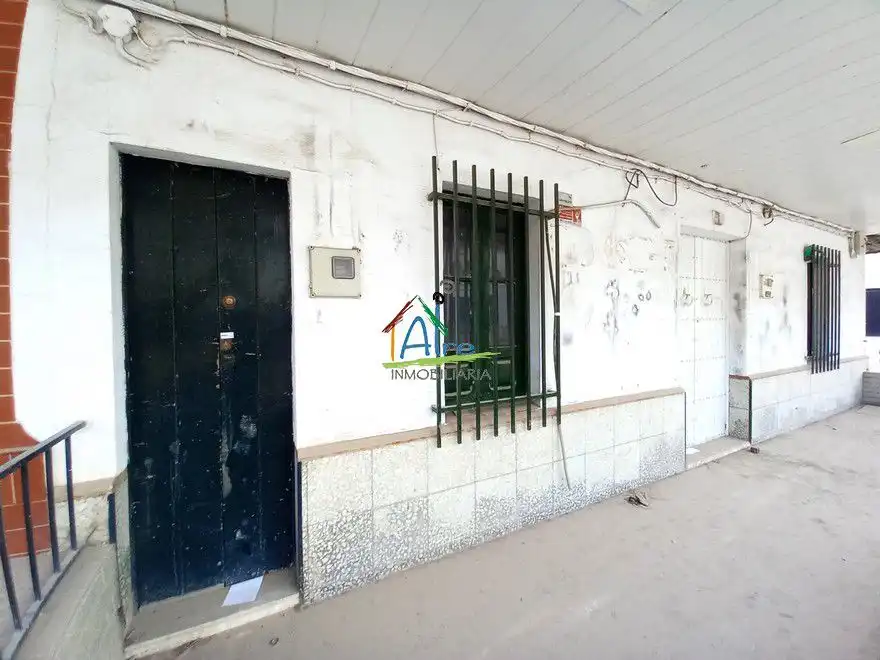 Vista exterior de Casa o xalet en venda en Almonte amb Terrassa, Traster i Balcó