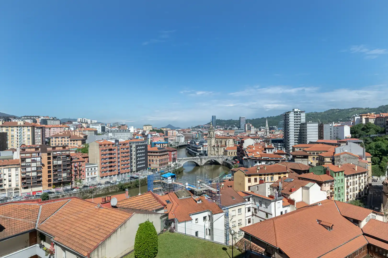 Vista exterior de Piso en venta en Bilbao  con Calefacción, Trastero y Amueblado