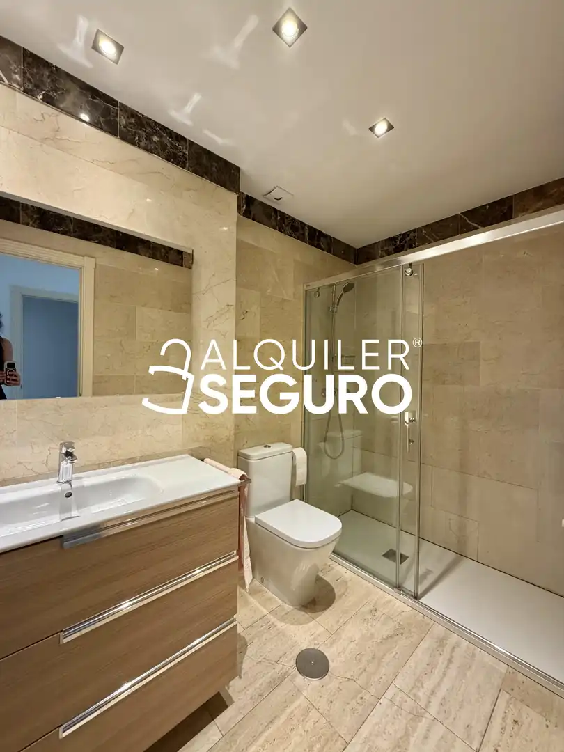 Baño de Piso de alquiler en Las Rozas de Madrid con Calefacción y Piscina