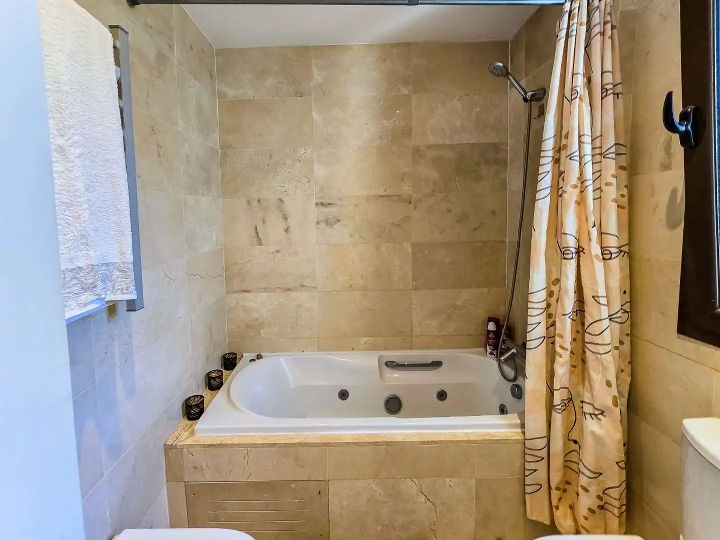 Baño de Piso en venta en Estepona con Aire acondicionado, Terraza y Balcón