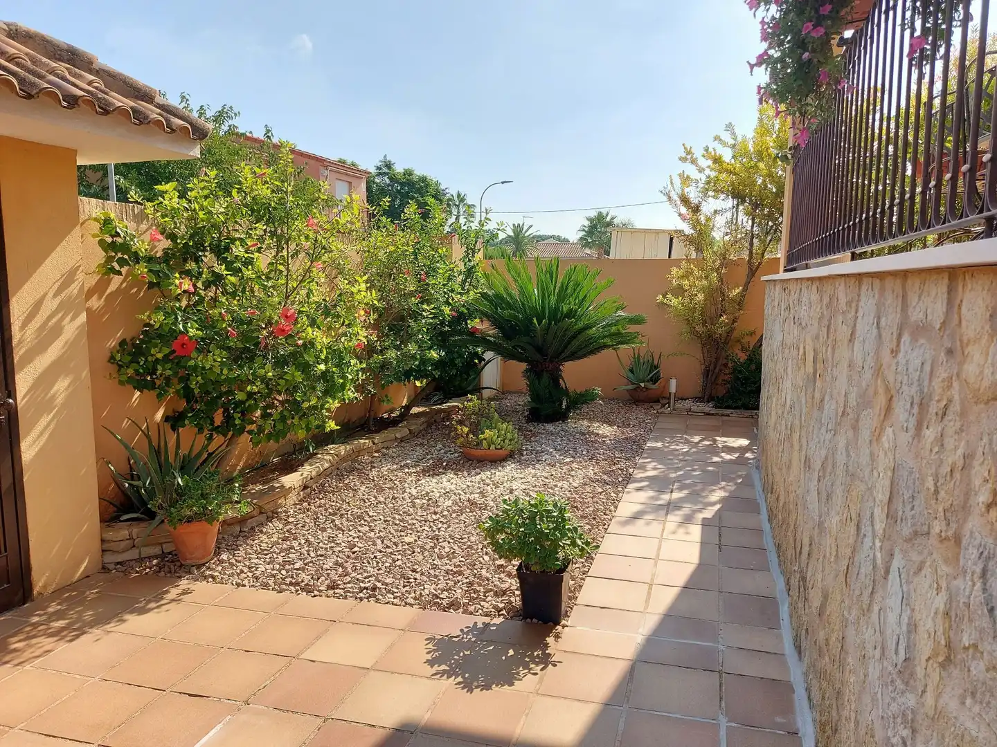 Garden of Houses for sale in La Pobla de Vallbona  with Air Conditioner, Heating and Private garden