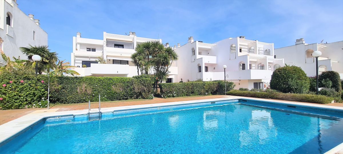 Piscina de Apartament en venda en Sotogrande amb Aire condicionat, Terrassa i Traster