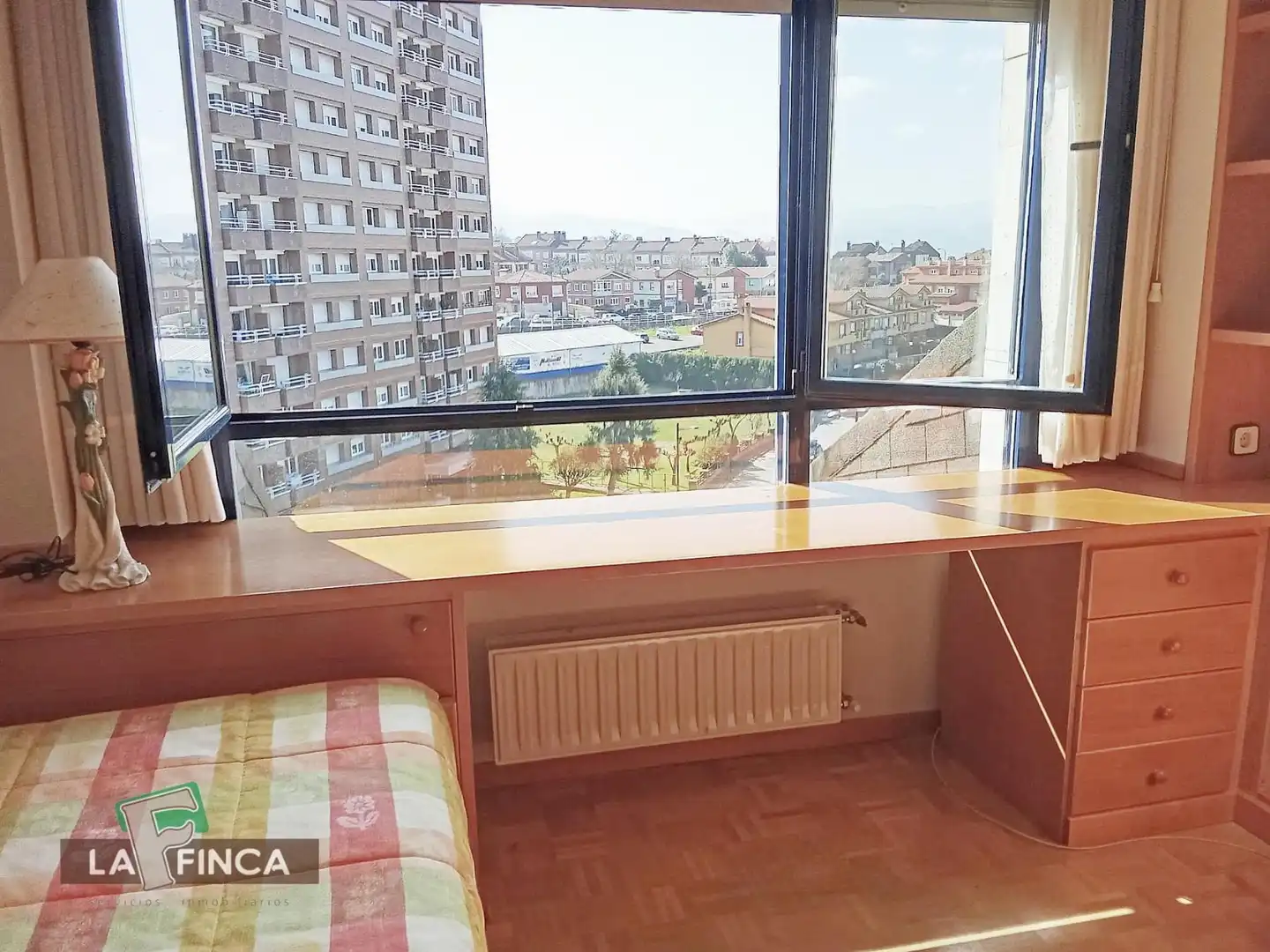 Habitación de Dúplex en venta en Oviedo  con Calefacción, Parquet y Trastero