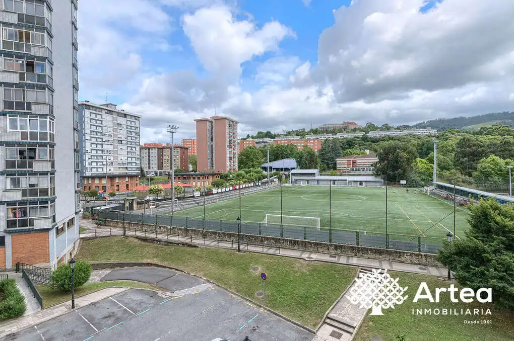 Vista exterior de Pis en venda en Barakaldo  amb Calefacció i Terrassa