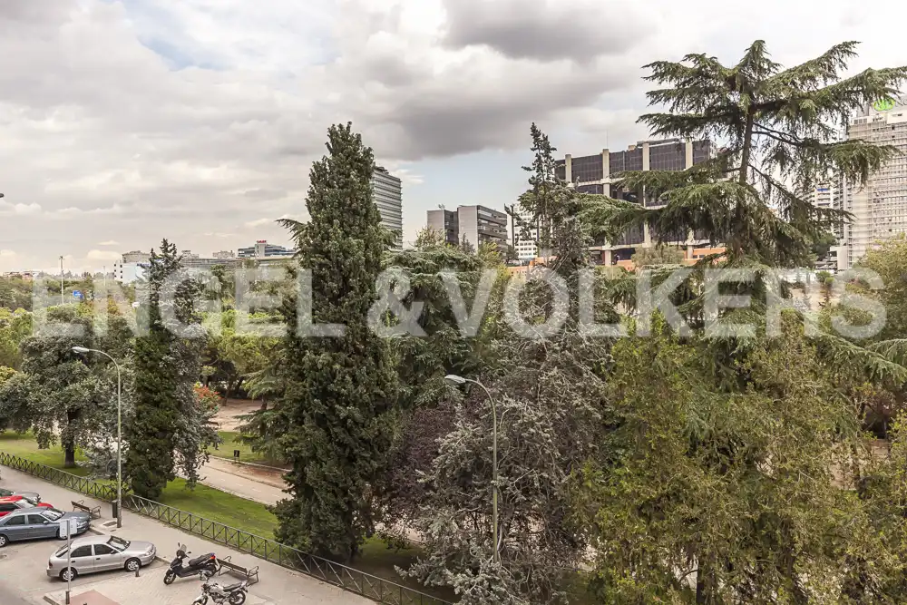 Außenansicht von Wohnung zur Miete in Madrid mit Heizung, Möbliert und Balkon