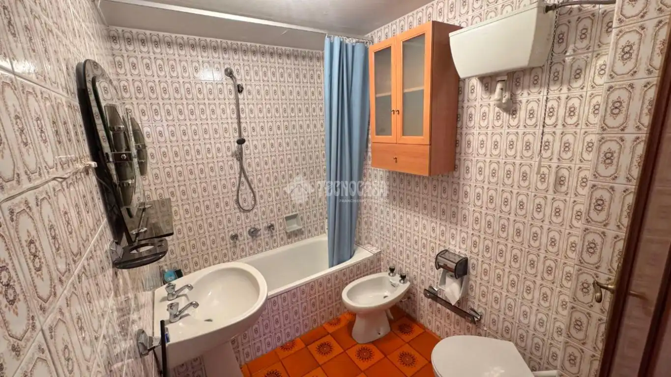 Bathroom of Flat for rent in Granada