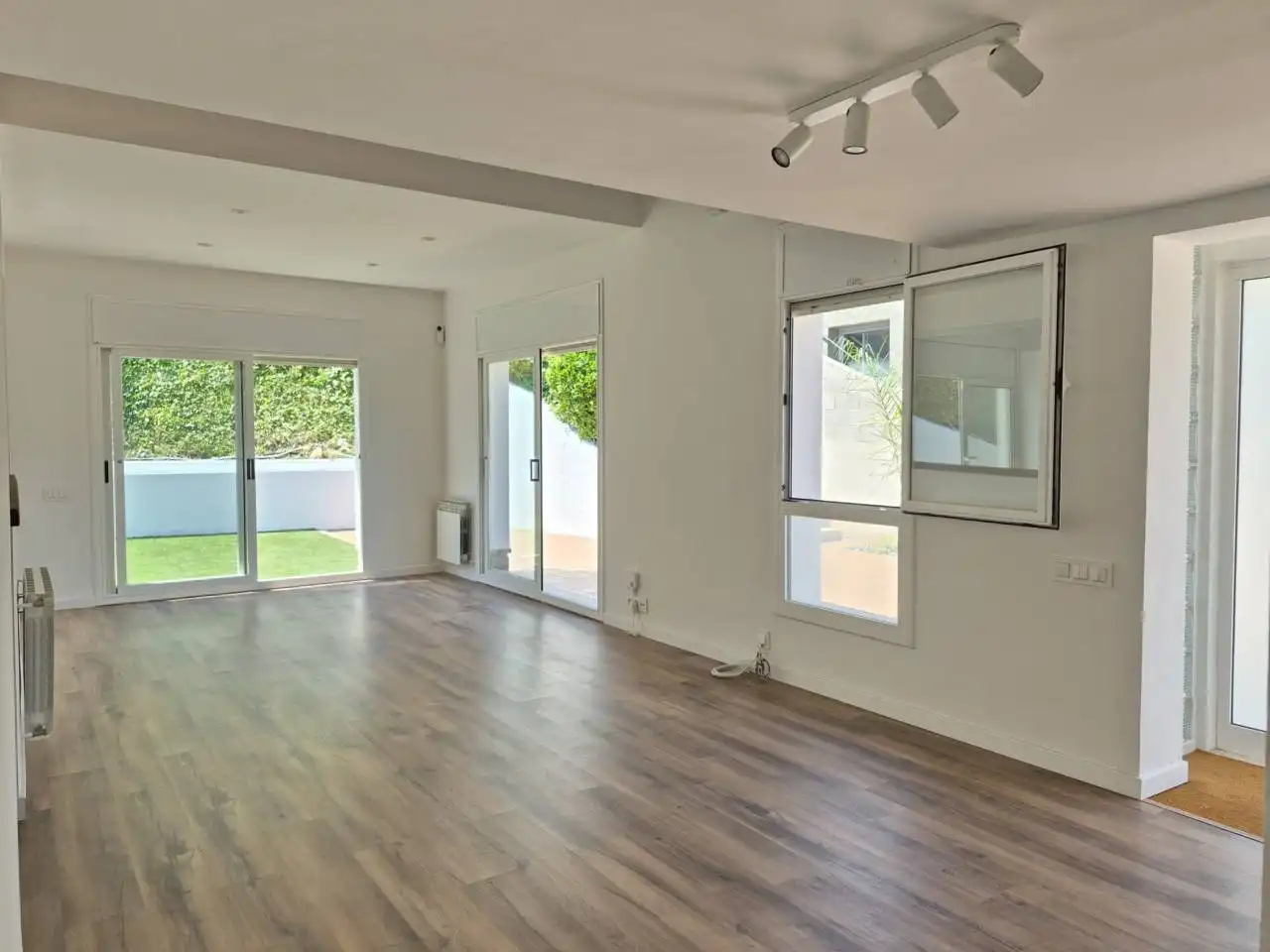 Living room of Houses for rent in Sant Cugat del Vallès  with Air Conditioner, Heating and Private garden