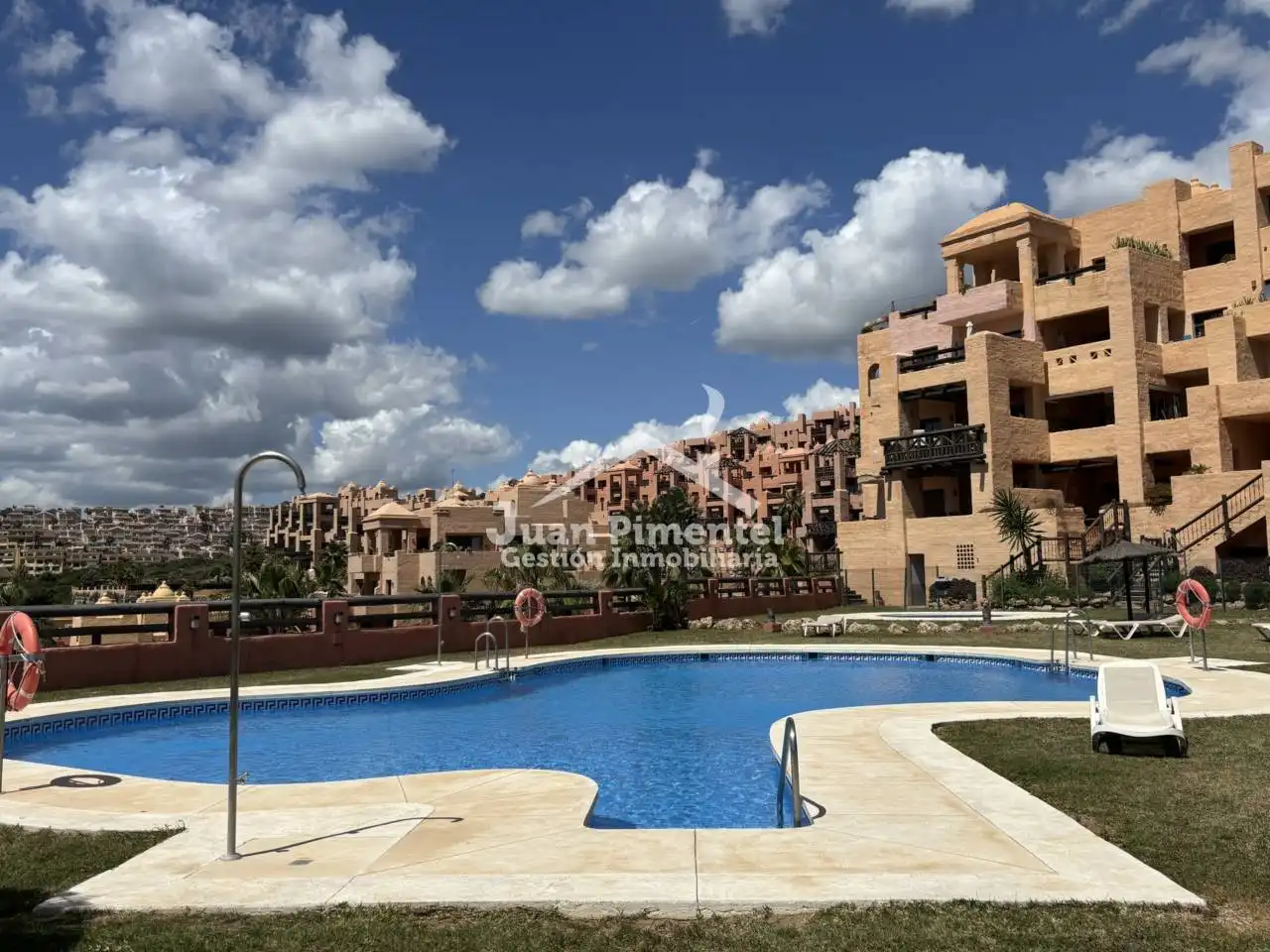 Vista exterior de Apartament en venda en Manilva amb Aire condicionat, Terrassa i Traster