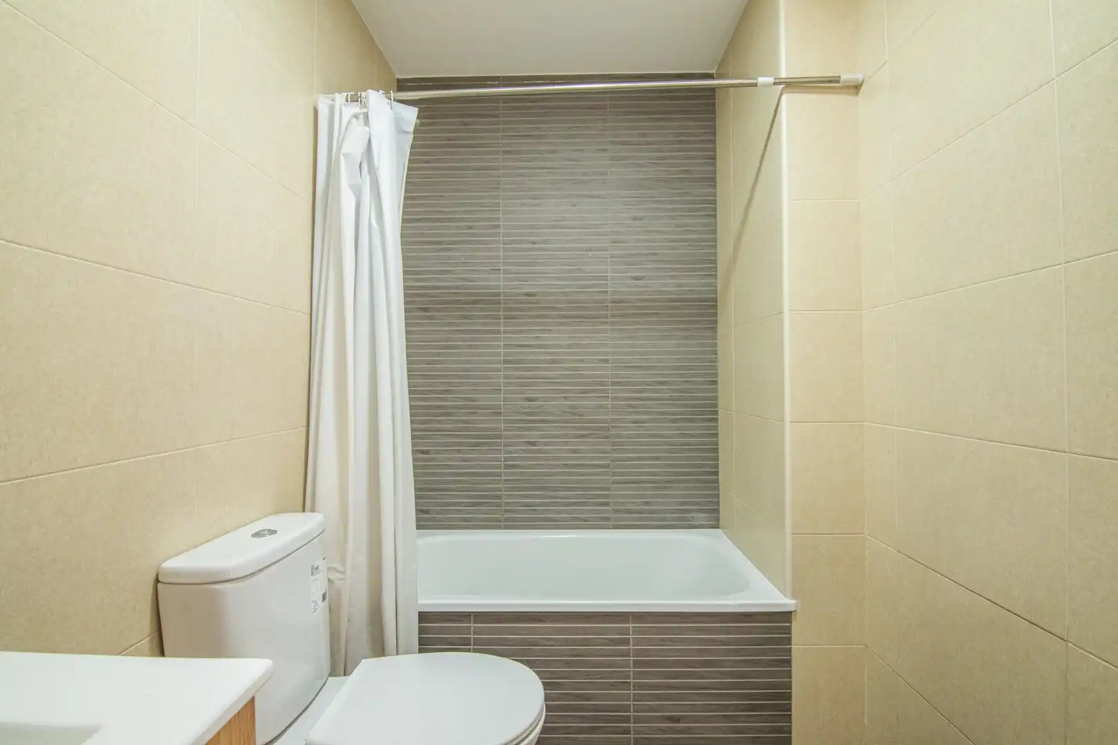Bathroom of Flat for sale in Elche / Elx  with Furnished