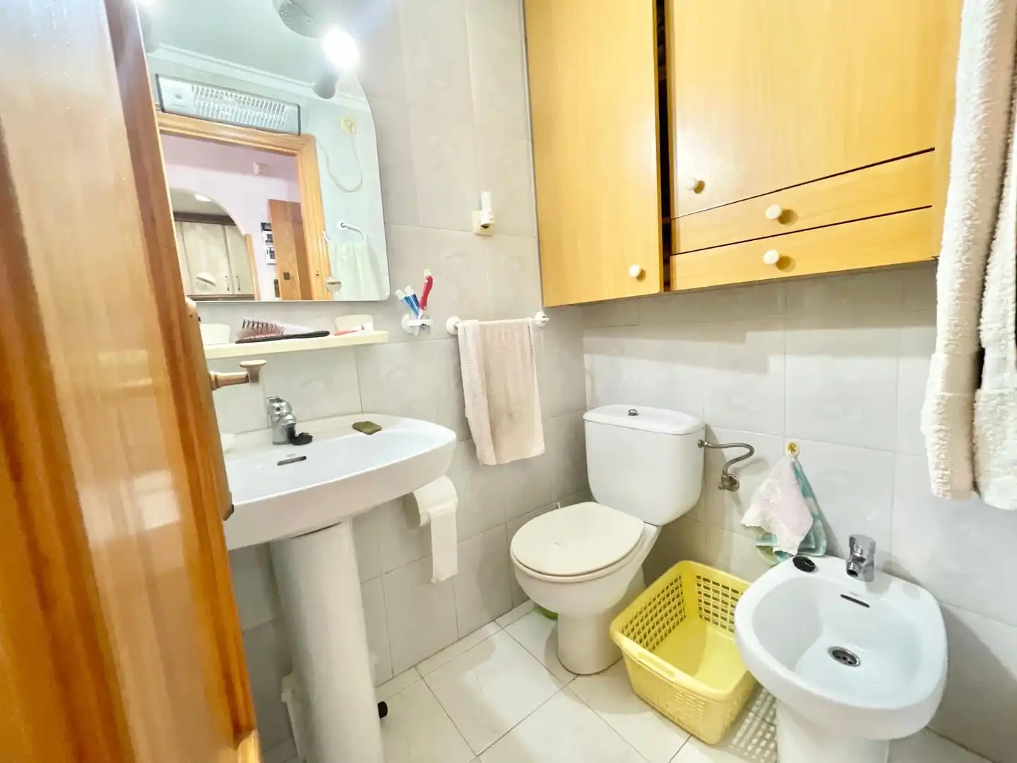 Badezimmer von Wohnung zur Miete in Torrevieja mit Klimaanlage, Heizung und Schwimmbad