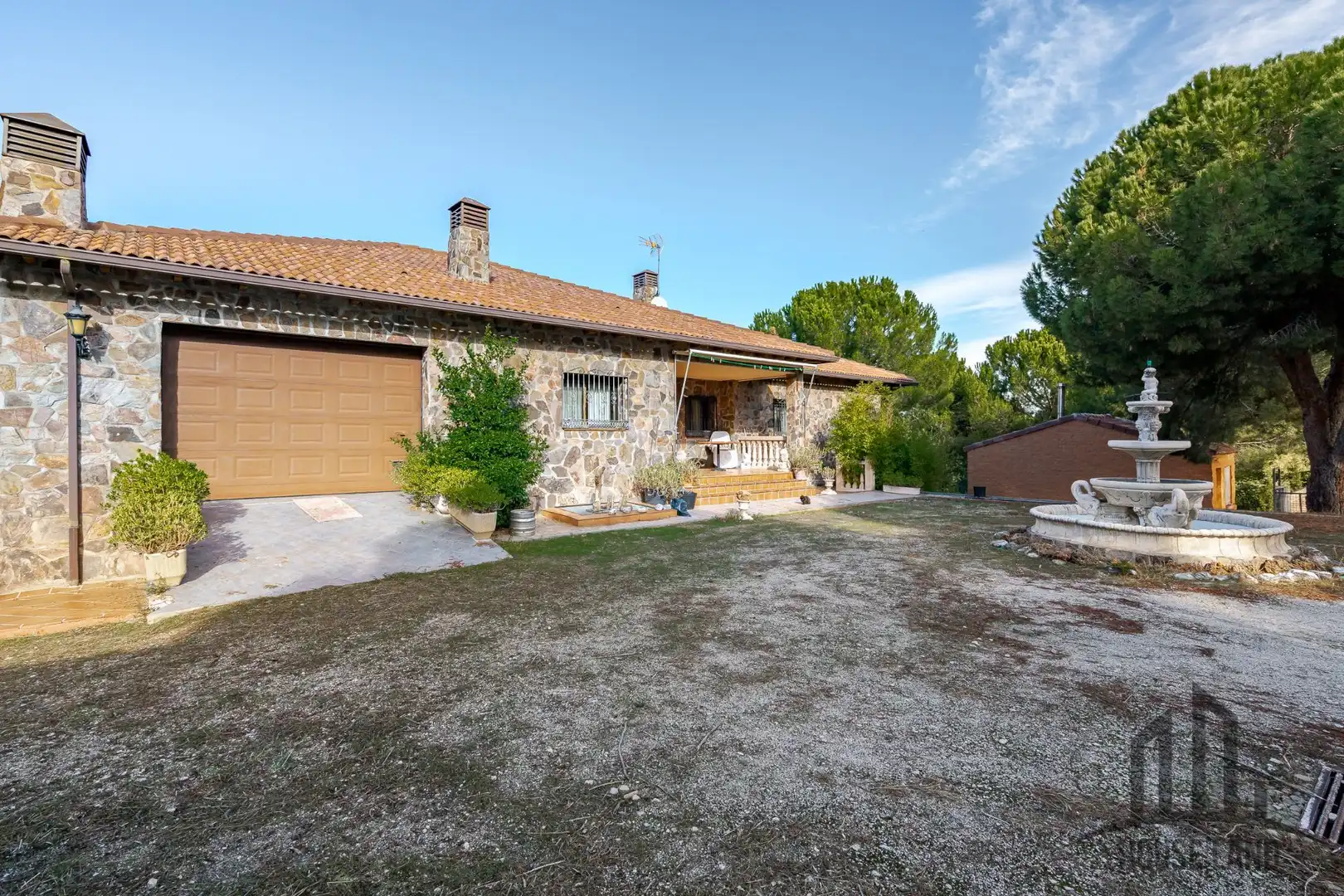 Vista exterior de Casa o xalet en venda en Uceda amb Calefacció, Jardí privat i Terrassa