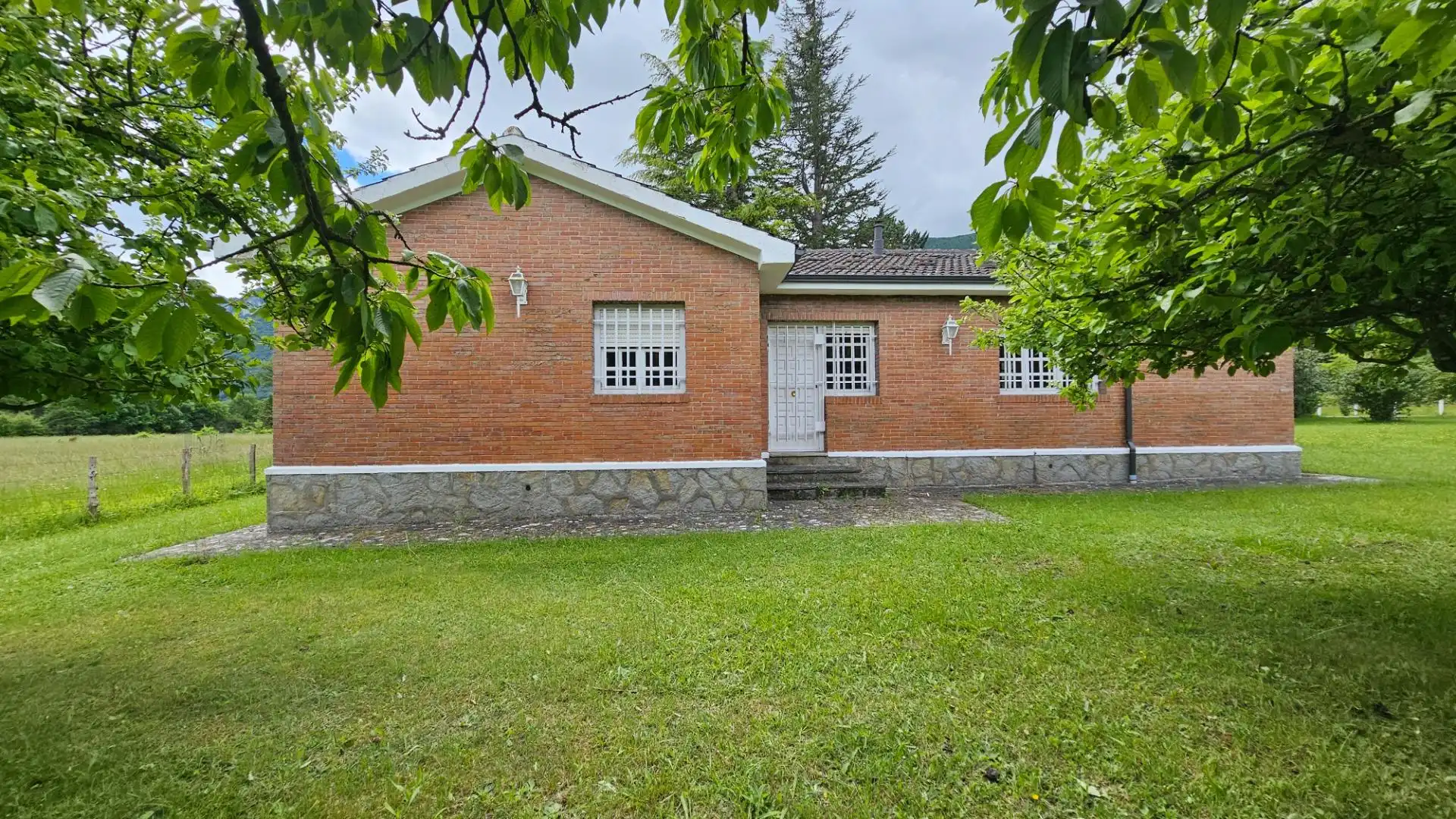 Vista exterior de Casa o chalet en venta en Valle de Mena con Jardín privado y Terraza