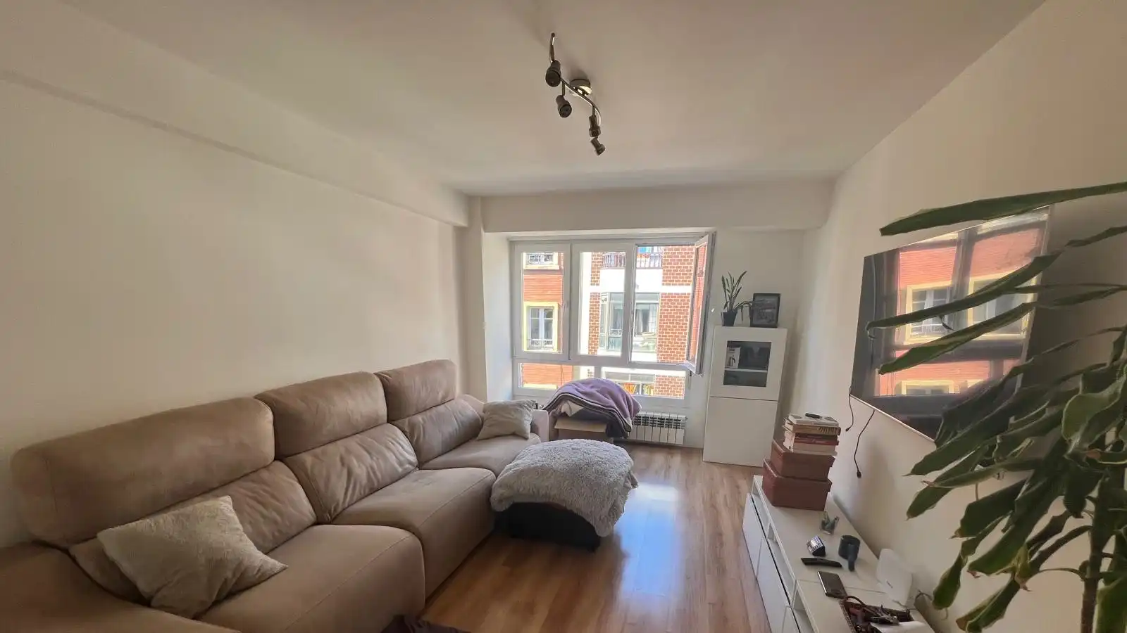 Sala de estar de Piso de alquiler en Gijón  con Amueblado, Horno y Lavadora