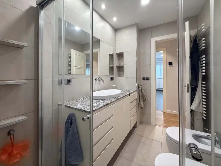 Baño de Piso en venta en Vitoria - Gasteiz con Calefacción, Parquet y Trastero