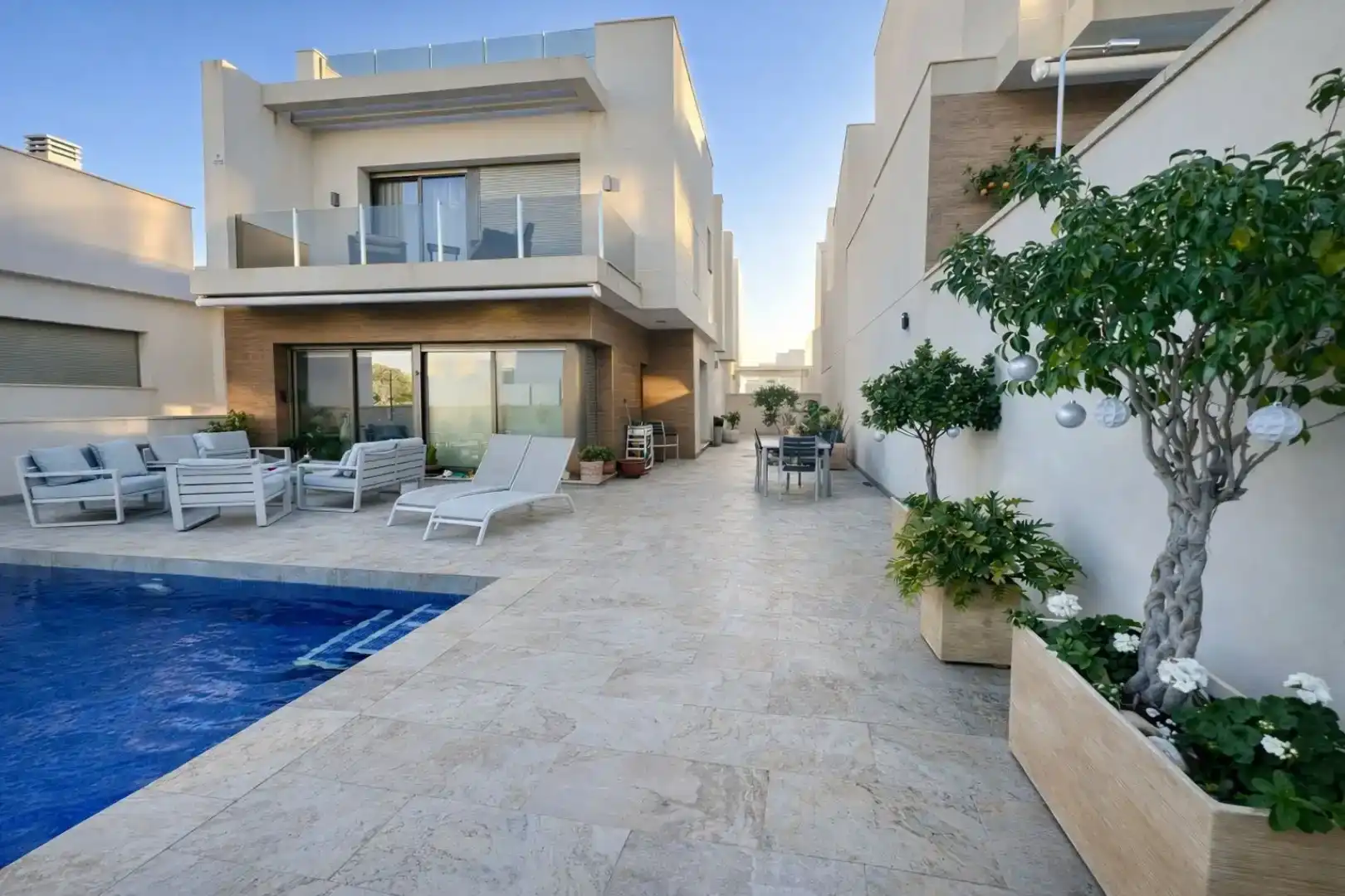 Terrasse von Einfamilien-Reihenhaus zum Verkauf in Orihuela mit Schwimmbad