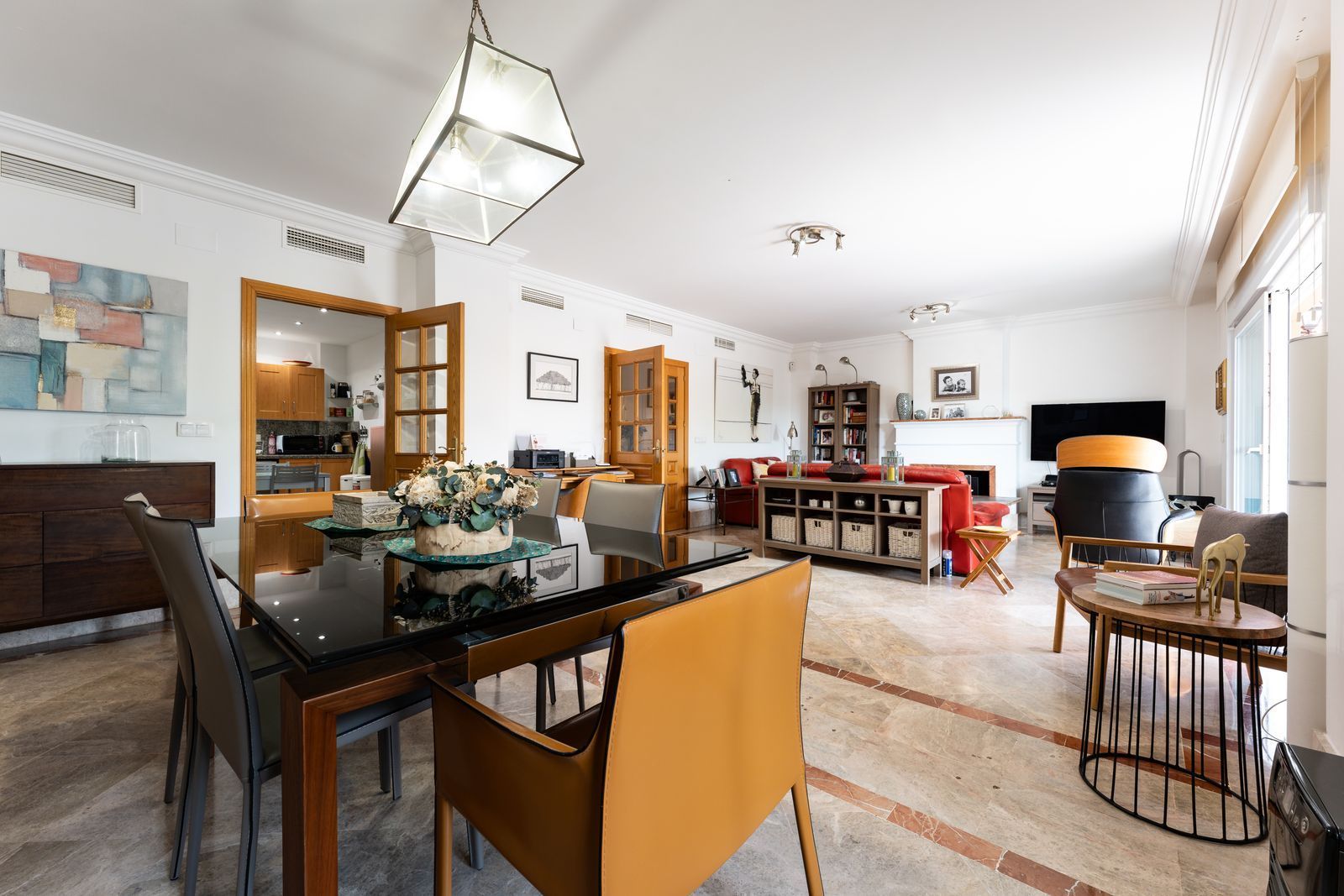 Menjador de Casa o xalet en venda en Marbella amb Aire condicionat, Jardí privat i Terrassa