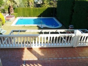 Chalet con piscina en venta en Capellanía - Retamar