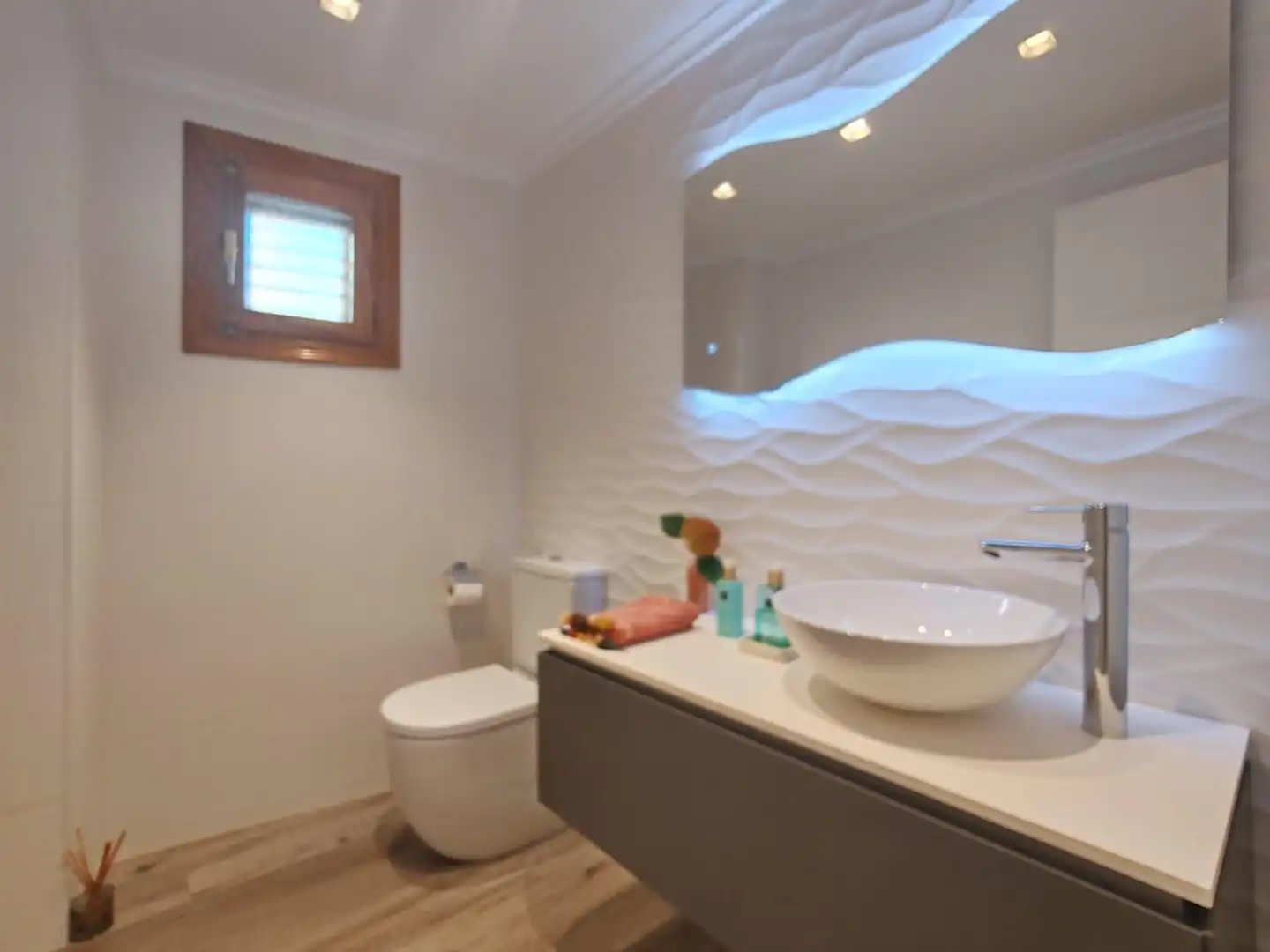 Bathroom of Detached homes for sale in Sagunto / Sagunt  with Air Conditioner, Heating and Parquet flooring