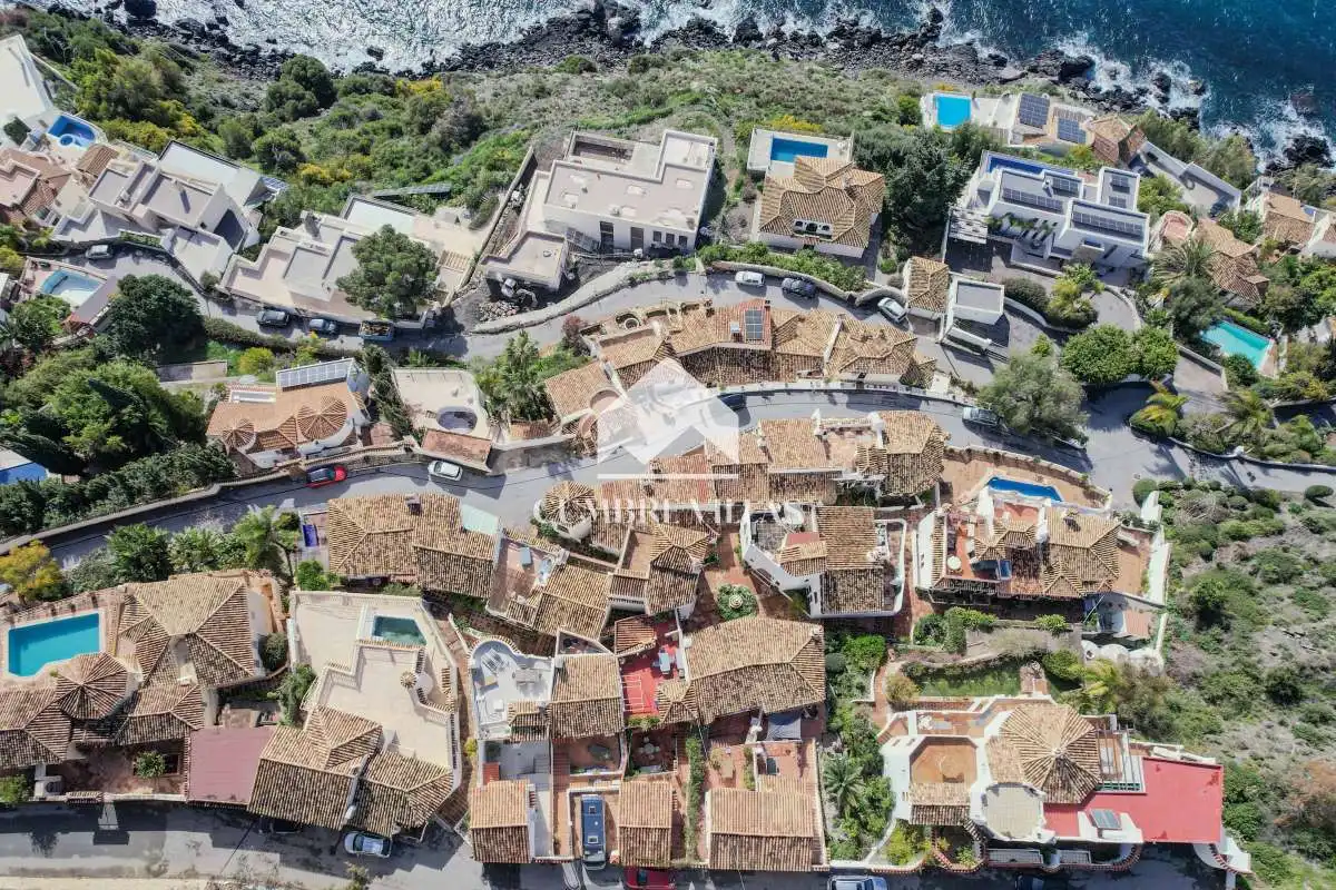 Vista exterior de Casa o xalet en venda en Salobreña amb Terrassa, Internet i Piscina comunitària