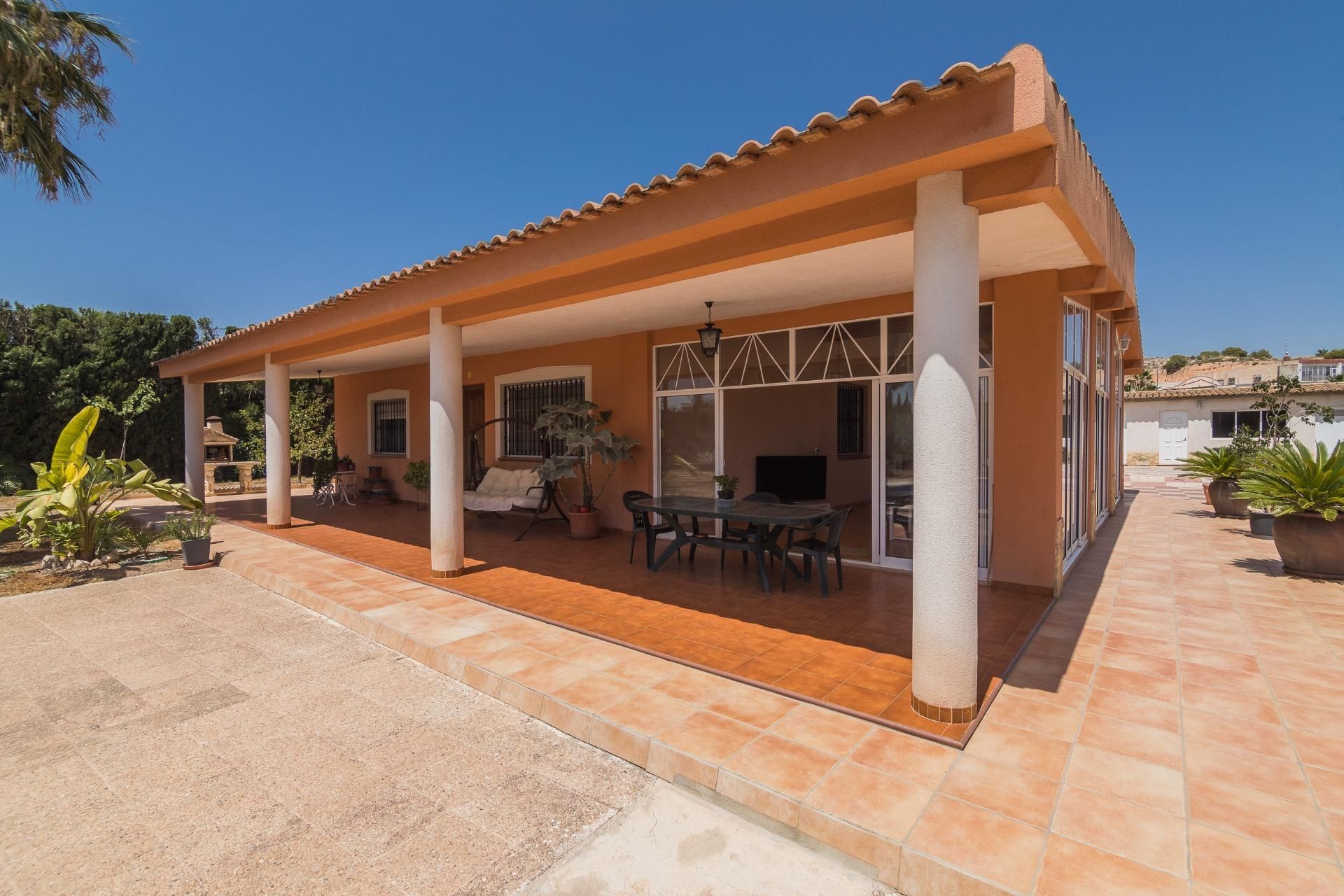 Terrassa de Casa o xalet en venda en Elche / Elx amb Jardí privat, Traster i Piscina