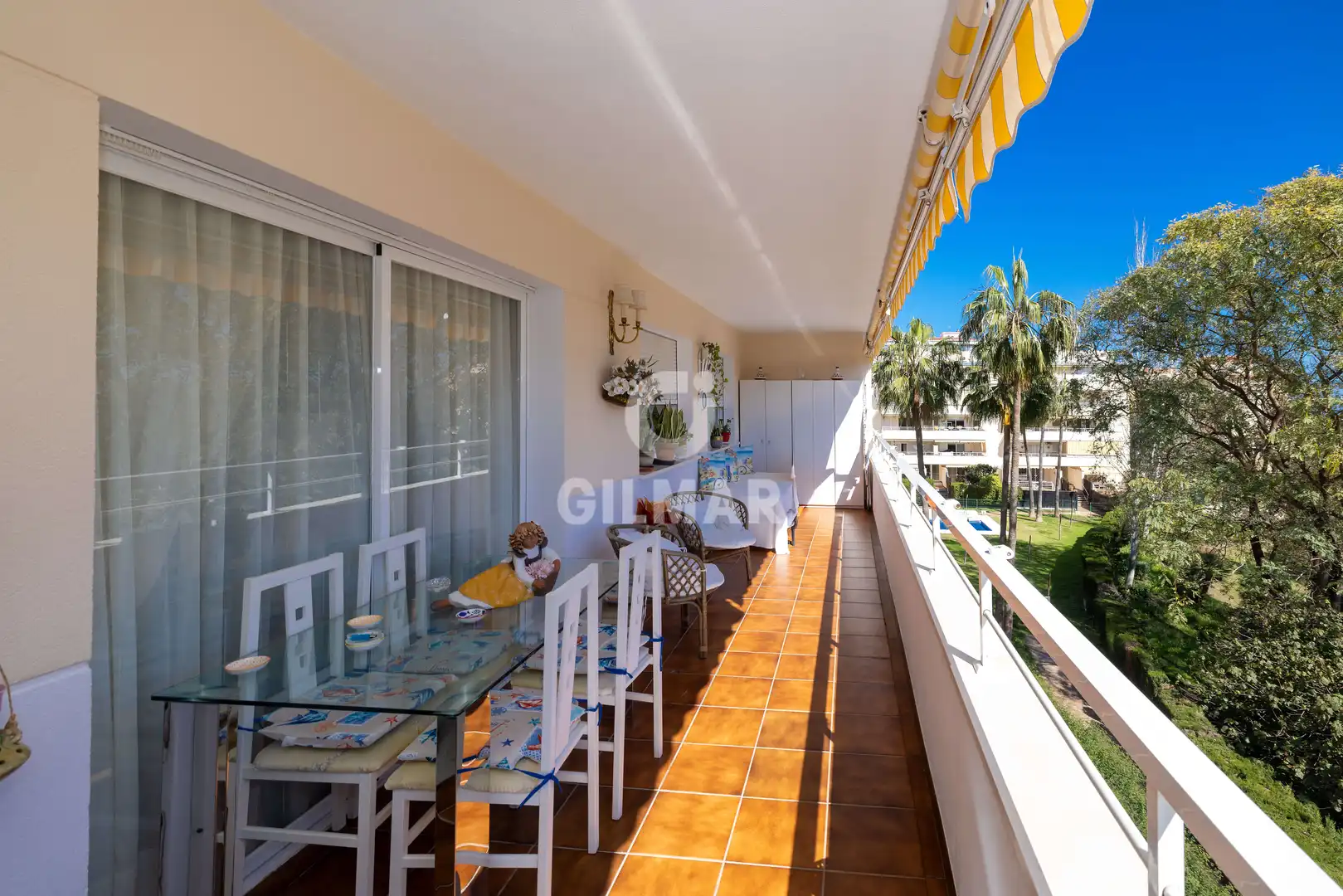 Außenansicht von Wohnung zum Verkauf in Benalmádena mit Privatgarten, Schwimmbad und Möbliert