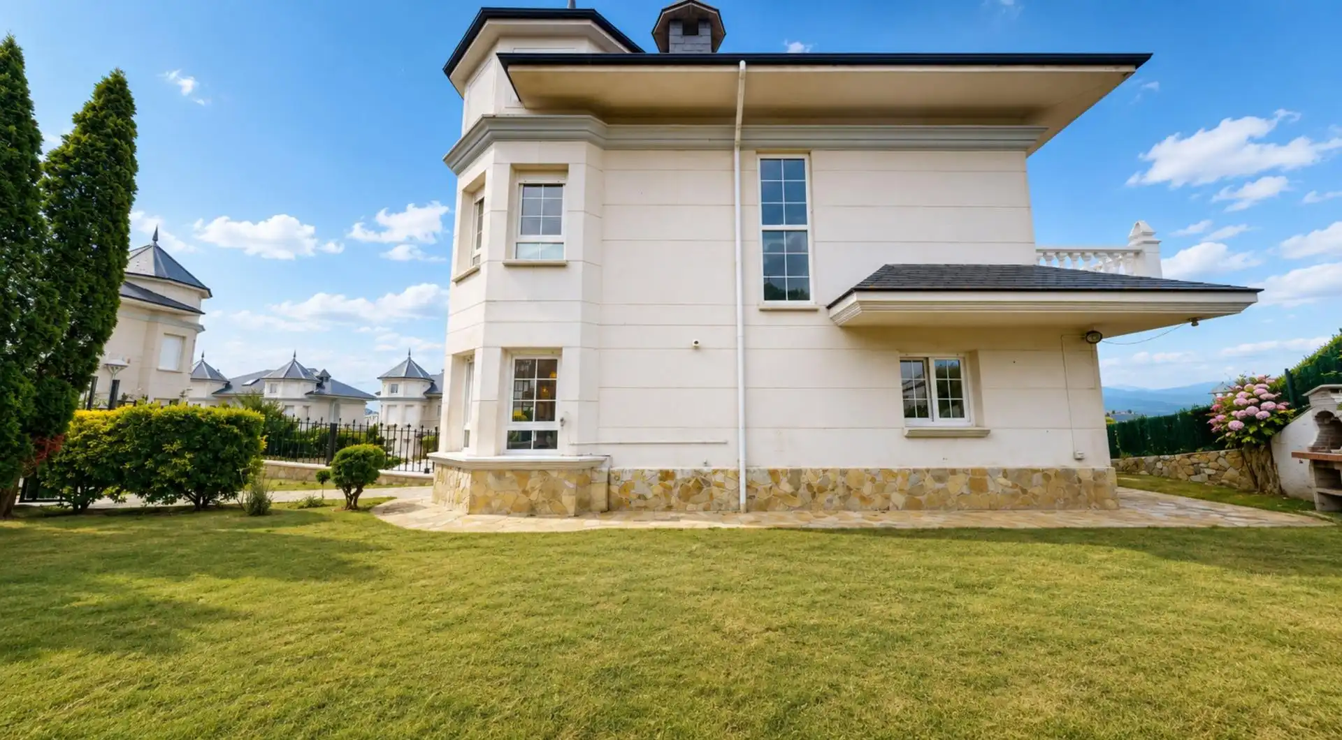 Vista exterior de Casa adosada en venta en Bárcena de Cicero con Calefacción, Jardín privado y Terraza