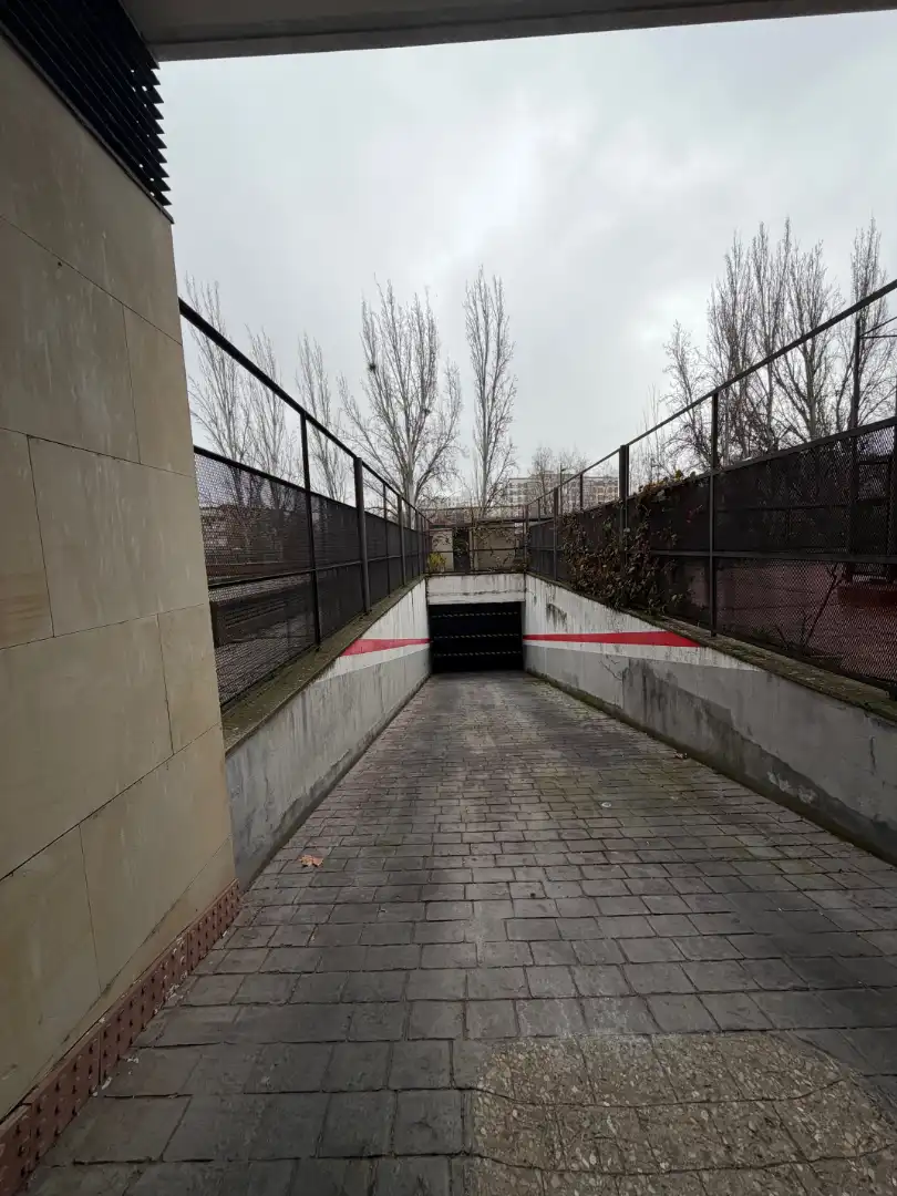 Vista exterior de Garaje en venta en Valladolid