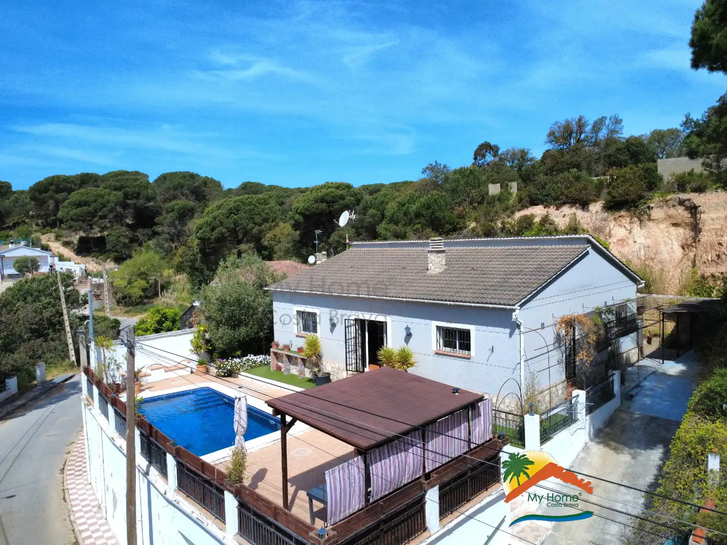 Casa amb piscina en venda a Aiguaviva Parc