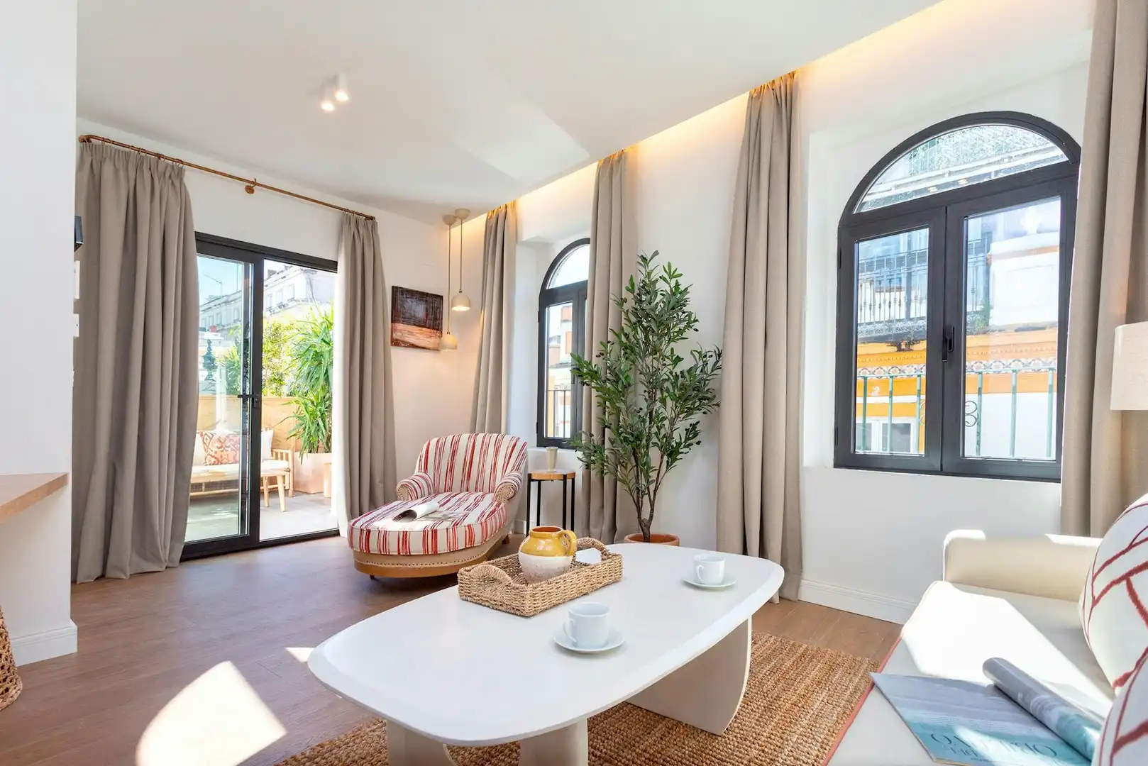 Living room of Flat for rent in Sevilla  with Air Conditioner, Heating and Washing machine