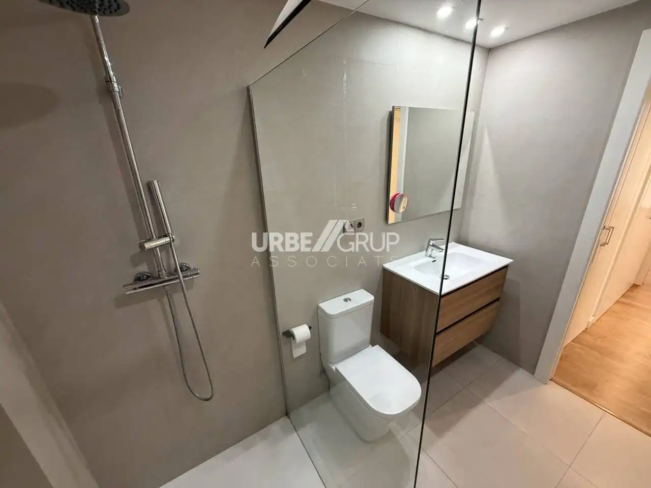 Baño de Piso de alquiler en Terrassa con Aire acondicionado, Calefacción y Parquet
