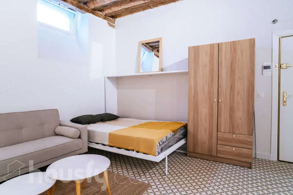 Habitación de Estudio de alquiler en Madrid con Amueblado