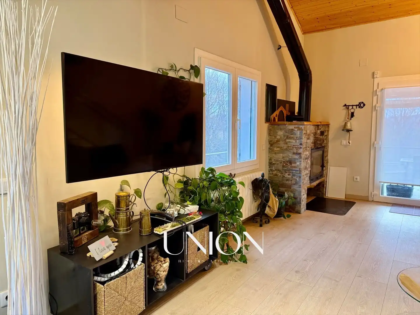 Sala d'estar de Casa o xalet en venda en Camprodon amb Aire condicionat, Calefacció i Jardí privat