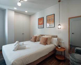 Bedroom of Flat to rent in  Barcelona Capital  with Air Conditioner, Heating and Balcony