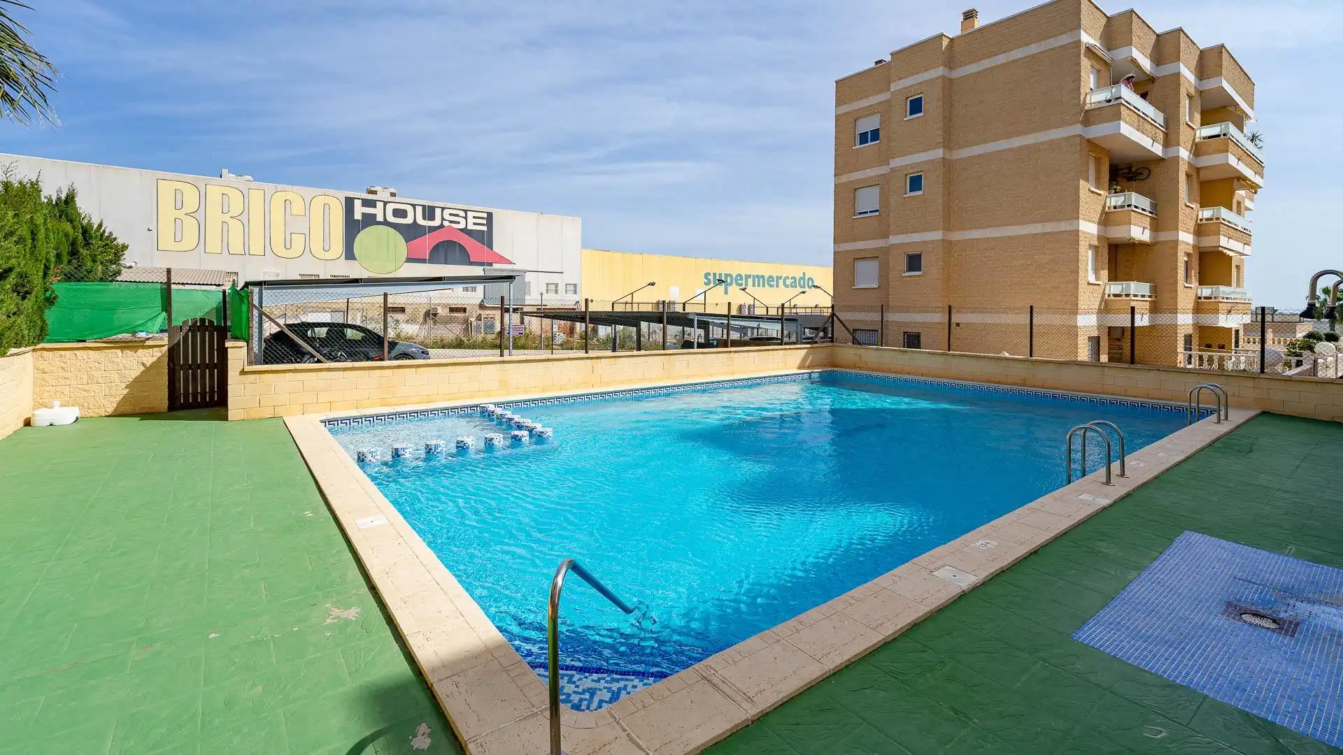 Piscina de Planta baja en venta en Torrevieja con Jardín privado, Terraza y Trastero