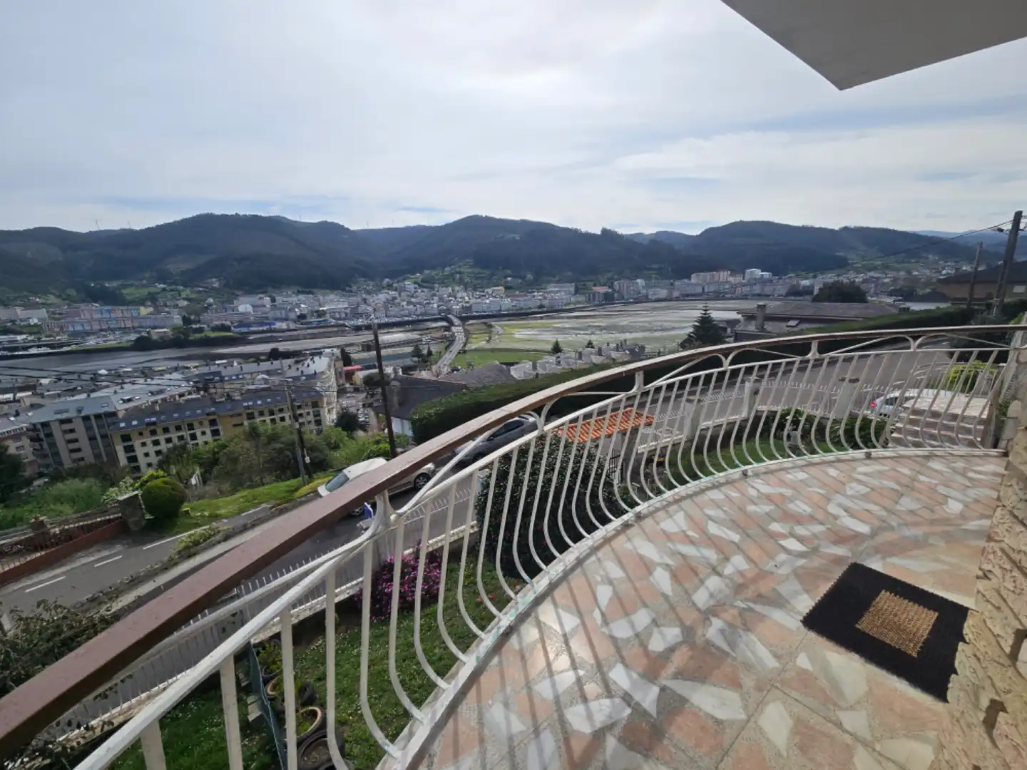 Terrassa de Casa o xalet en venda en Viveiro amb Calefacció, Jardí privat i Parquet