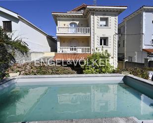 Vista exterior de Casa o xalet de lloguer en Santander amb Terrassa, Piscina i Balcó