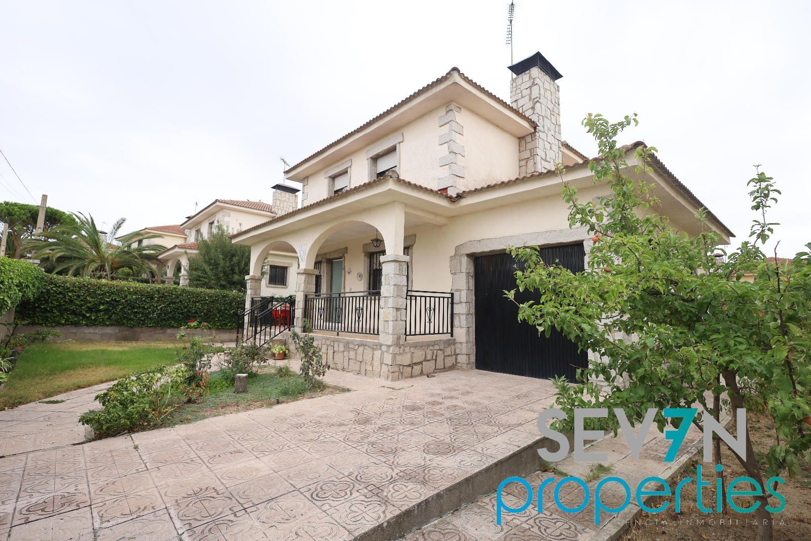 Vista exterior de Casa o chalet en venta en Camarena con Calefacción, Parquet y Terraza