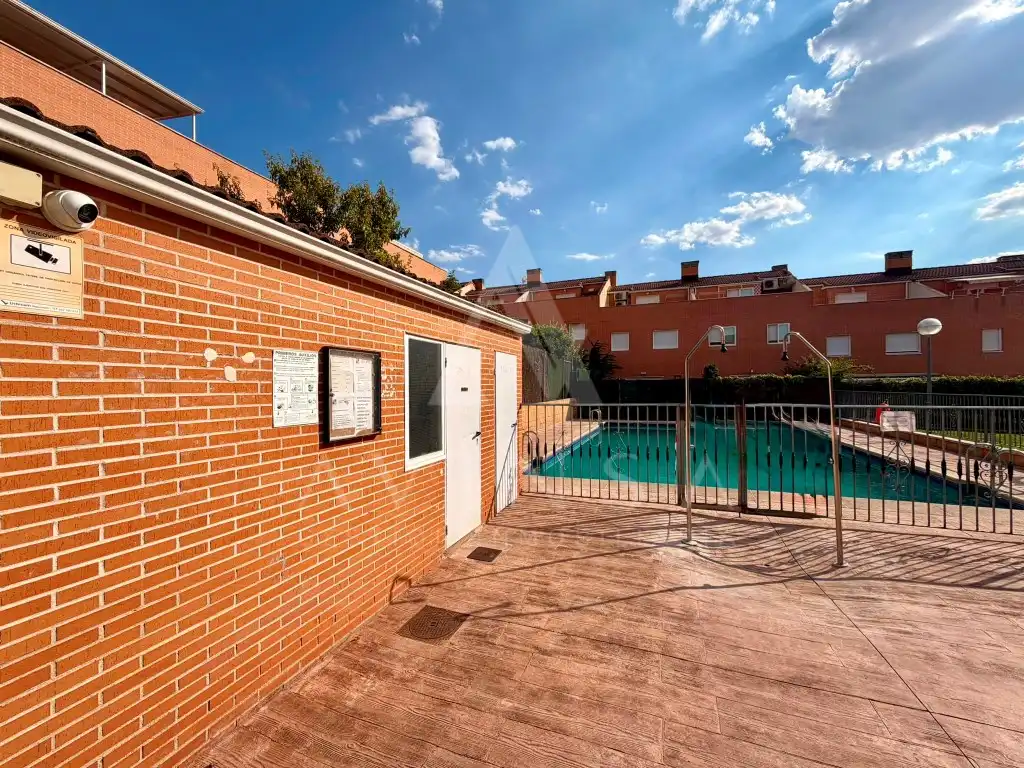 Piscina de Casa o xalet en venda en Guadalajara