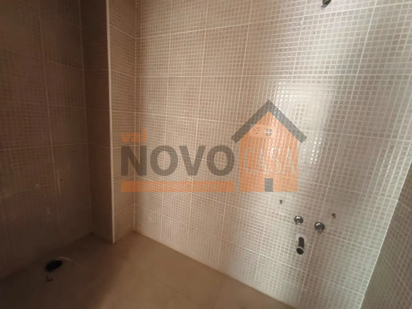 Bathroom of Houses for sale in Chiva  with Storage room and Swimming Pool