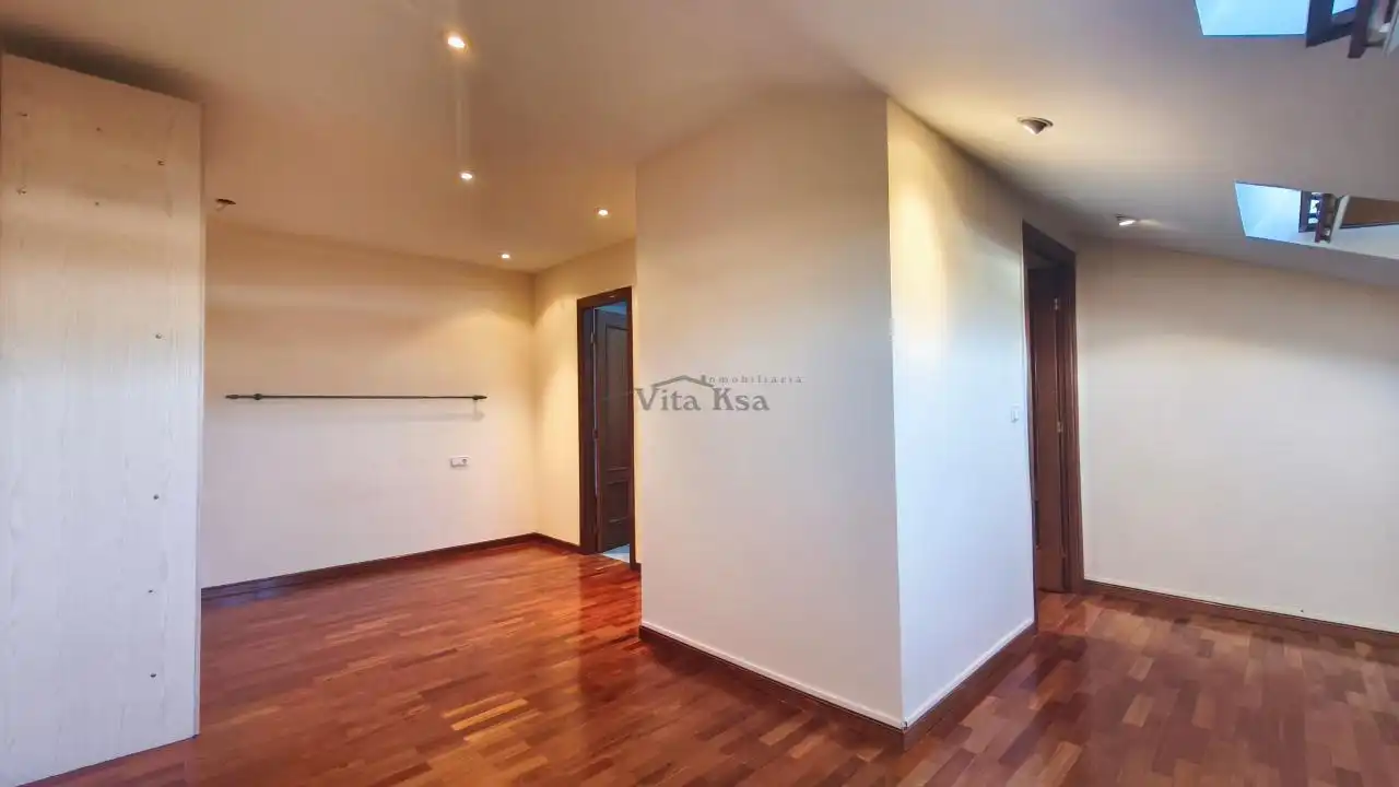 Dúplex de alquiler en Barbadás con Calefacción, Parquet y Amueblado