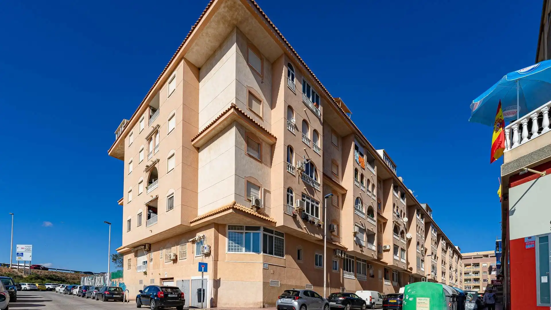 Vista exterior de Àtic en venda en Torrevieja amb Terrassa i Piscina comunitària