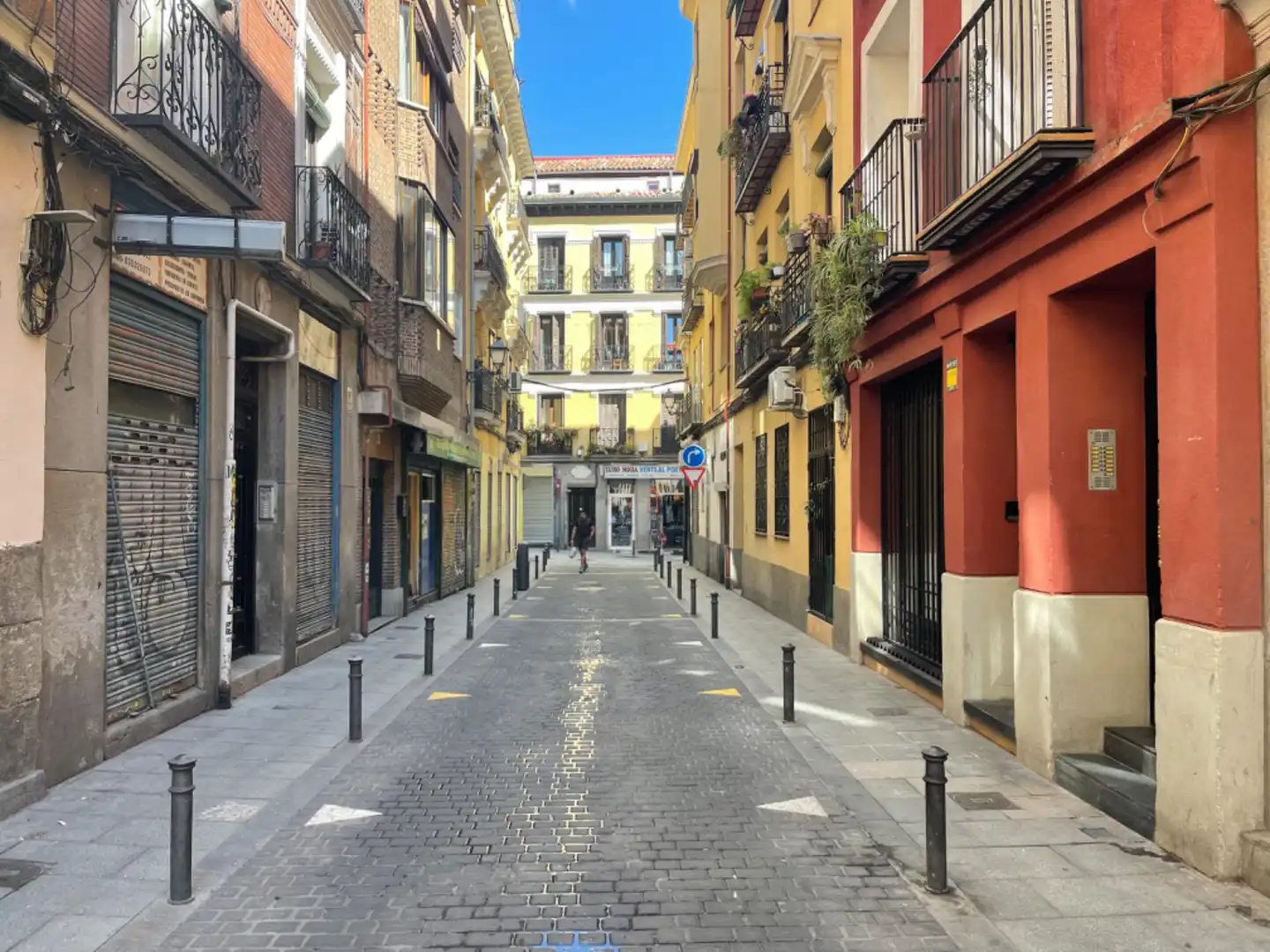 Vista exterior de Estudio en venta en Madrid con Calefacción y Amueblado