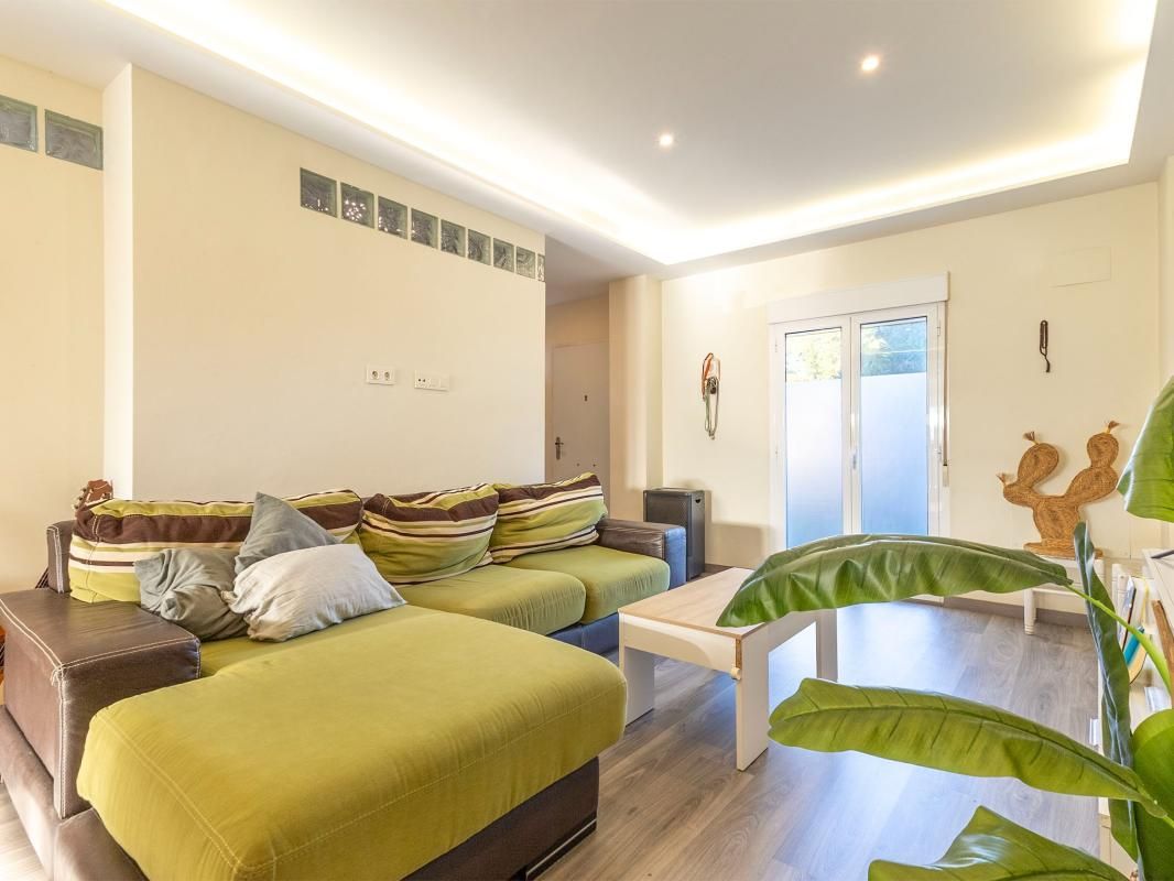 Sala d'estar de Planta baixa en venda en Orihuela amb Jardí privat