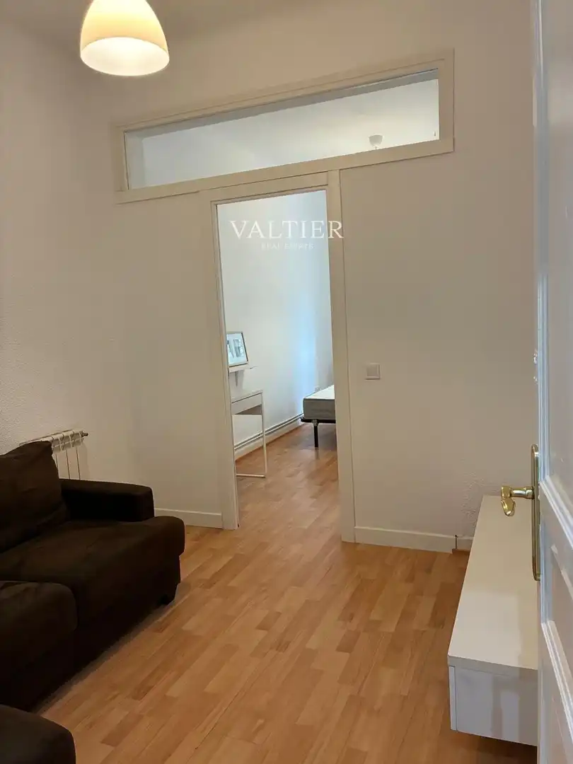 Habitación de Piso de alquiler en  Madrid Capital con Calefacción y Amueblado