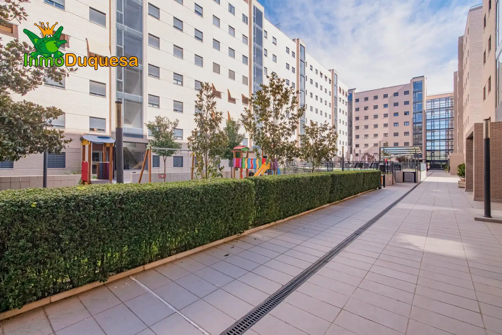 Vista exterior de Piso en venta en Granada con Aire acondicionado, Calefacción y Jardín privado