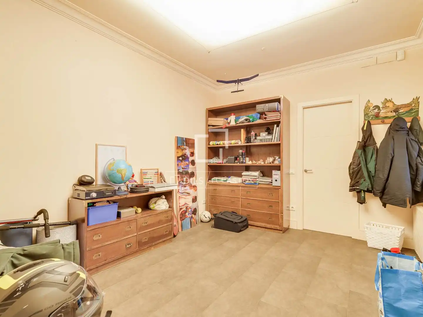Wohnung zum Verkauf in Barcelona mit Klimaanlage, Heizung und Privatgarten