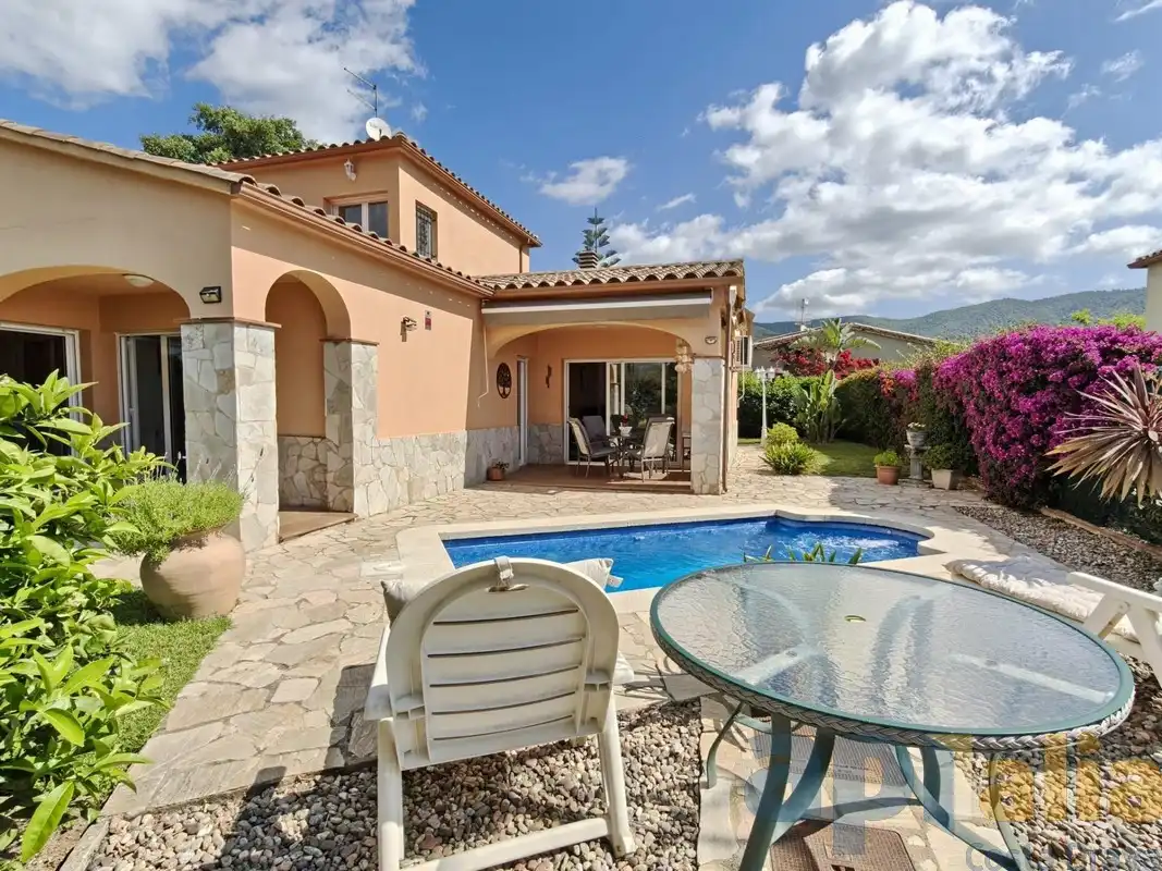 Vista exterior de Casa o xalet en venda en Calonge i Sant Antoni amb Calefacció, Jardí privat i Terrassa
