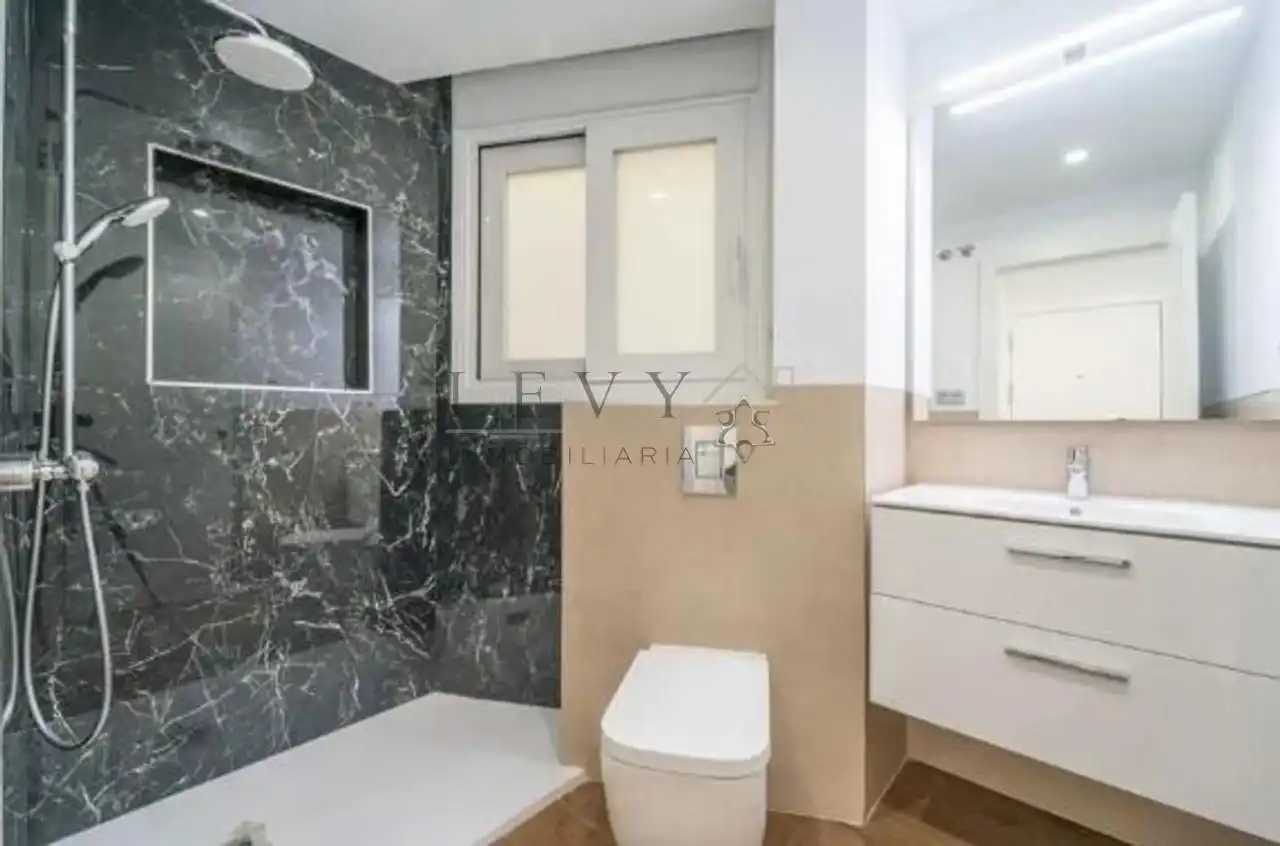 Baño de Piso en venta en Málaga con Calefacción