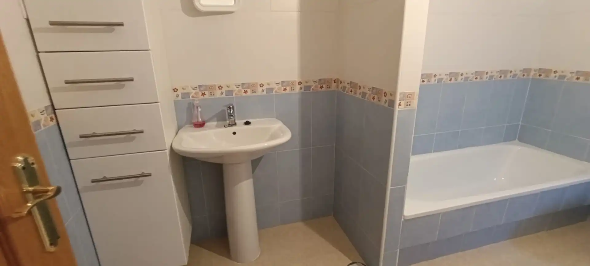 Baño de Piso en venta en Pedro Muñoz con Calefacción, Trastero y Amueblado