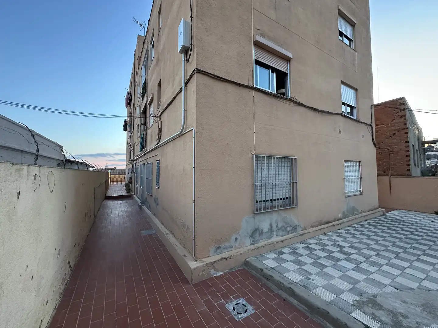 Exterior view of Flat for sale in Santa Coloma de Gramenet  with Terrace and Balcony